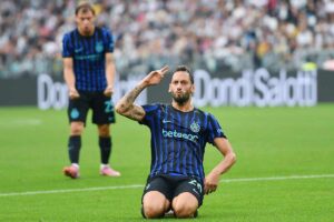 calhanoglu esulta